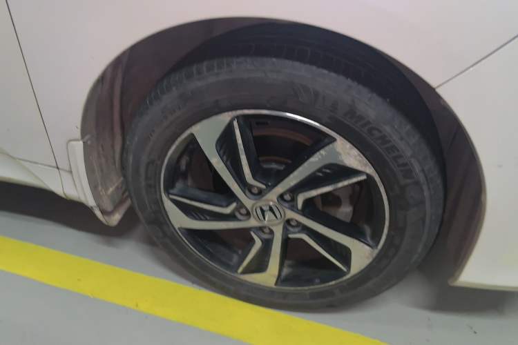 Used Honda Odyssey 2015 2.4L Prestige Edition Right Front Wheel Hub