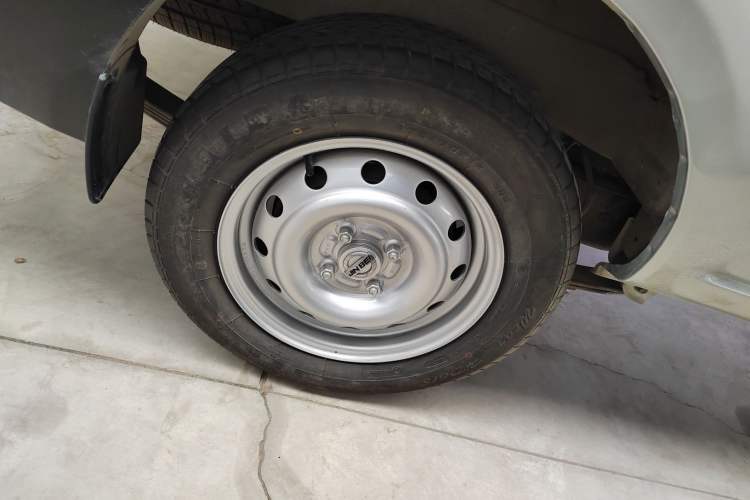 Used Jinbei Hiace X30 2023 1.5L Super-Comfortable Passenger Van 5/6/7-Seater Non-Air-Conditioned Version Model SWC15M