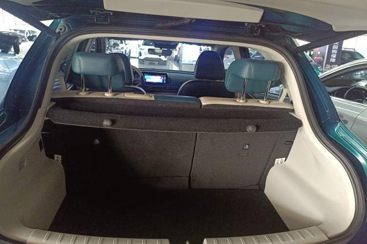 Used ORA Good Cat 2022 400km Standard Range Luxury Version Lithium Iron Phosphate Trunk