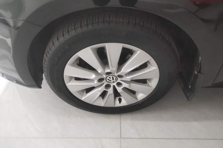 Used Volkswagen Lavida 2013 Restyled Classic 1.6L Manual Comfort Edition
