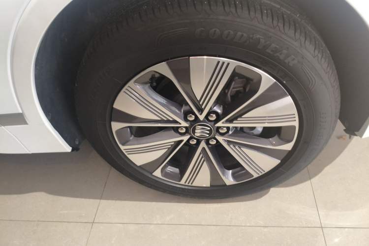 Used Buick E5 2025 Model 620KM Prestige Edition Right Front Wheel Hub