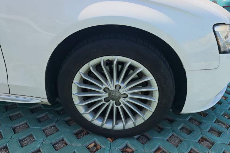 Used Audi A4L 2016 35 TFSI Collector's Edition Automatic Standard Model Right Front Wheel Hub