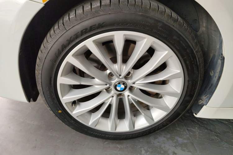 Used BMW 5 Series 2019 525Li Luxury Package Left Front Wheel Hub