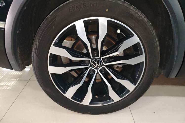 Used Volkswagen Tiguan L 2021 330TSI Automatic Two-Wheel Drive R-Line Enhanced Edition Right Rear Wheel Hub