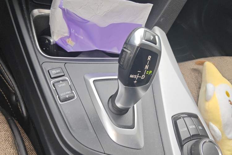 Used BMW 3 Series 2013 320i Active Edition Gear Lever
