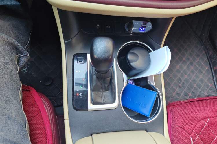 Used Toyota Highlander 2015 2.0T Two-Wheel Drive Elite Edition 7 Seats Gear Lever