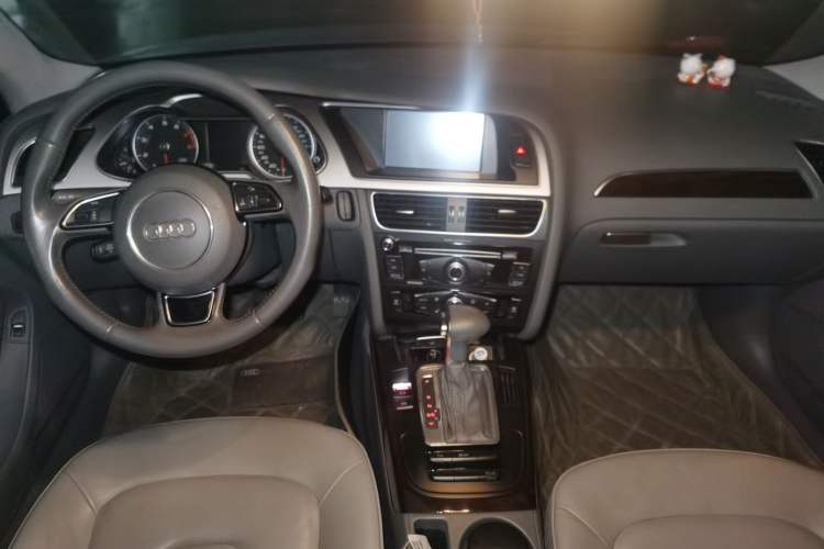 Used Audi A4L 2013 35 TFSI Automatic Comfort Model Center Console