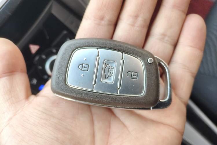 Used Hyundai Elantra (5th Generation / Langdong) 2015 1.6L Automatic Leading Model Vehicle Key