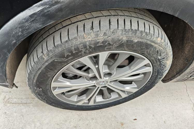 Used Buick Envision 2022 Encore Plus 652T Five-Seat Luxury Model Left Front Wheel Hub