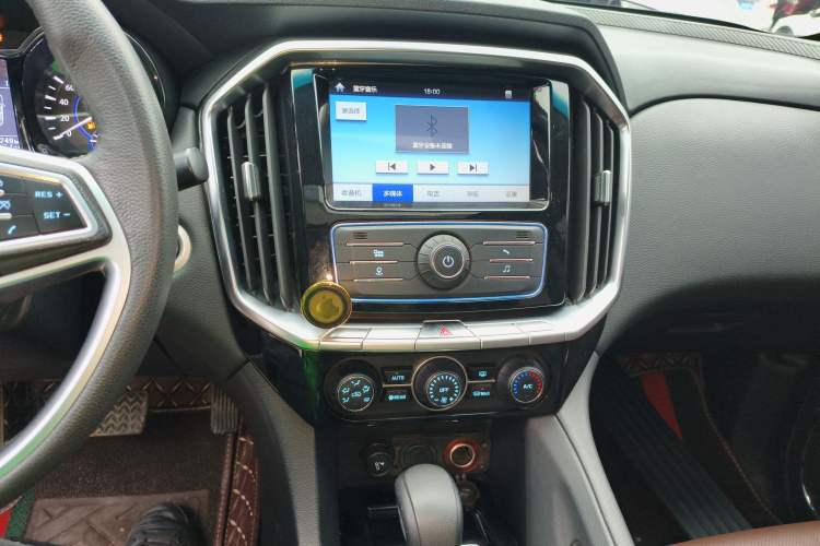 Used JMC Yusheng S350 2016 2.0T Automatic 4x4 Gasoline Luxury Version with Sunroof 7 Seats
