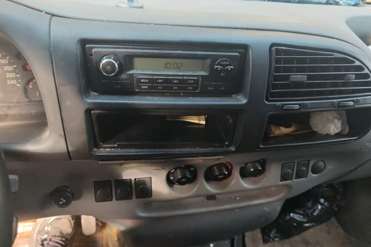 Used Ford Classic Transit 2015 2.8T Diesel Multi-Function Vehicle Short Wheelbase 6-Seater Mid-Roof Edition JX493ZLQ4