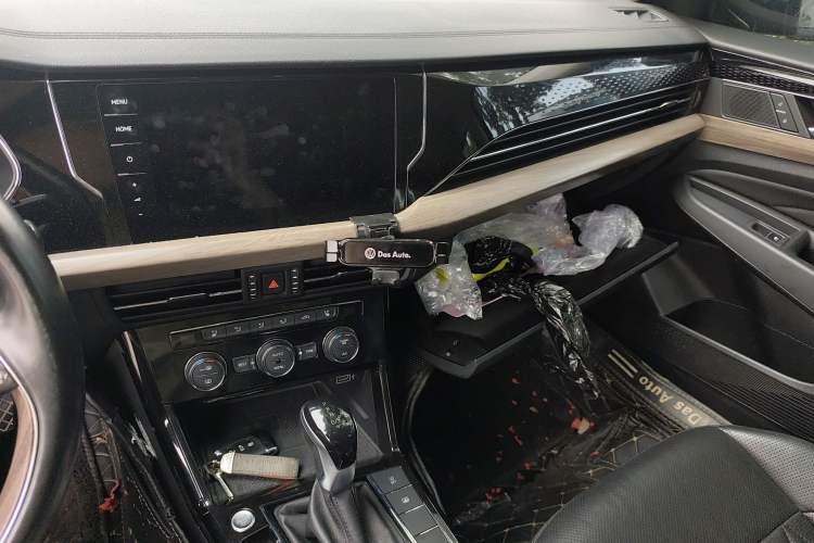 Used Volkswagen Passat 2019 380TSI Prestige Edition China VI Standard Audio And AC Panel