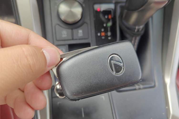 Used Lexus NX 2020 200 Front-Wheel Drive Freeline Edition China VI Standard Vehicle Key
