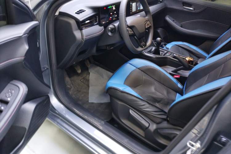 Used Roewe i5 2026 Model 1.5L Manual Comfort Version
