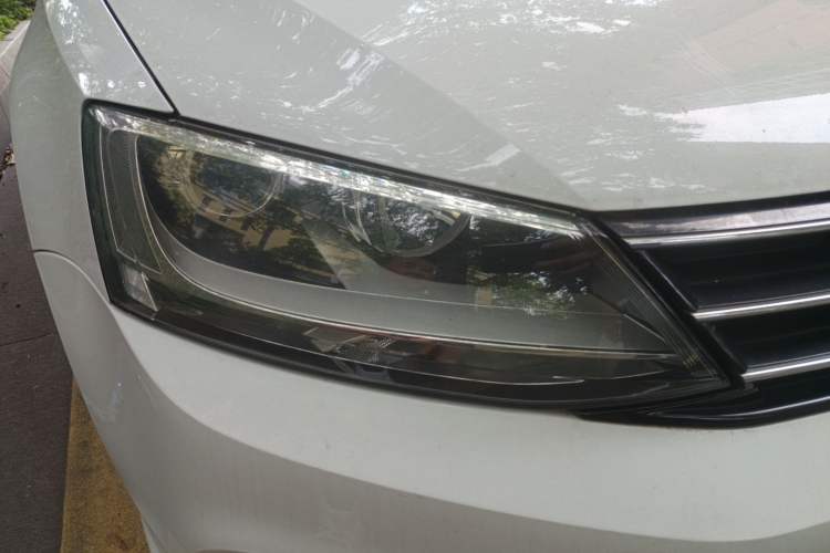 Used Volkswagen Sagitar 2017 230TSI Automatic Comfort Version Right Front Headlight