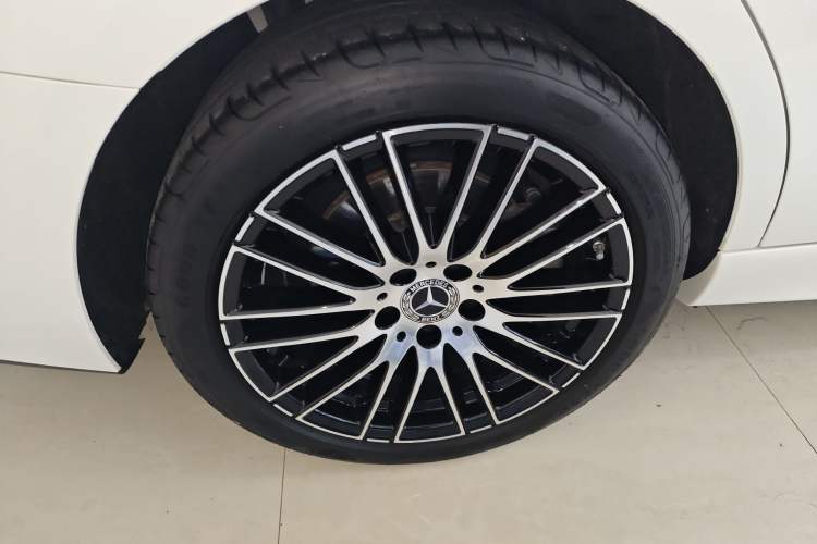 Used Mercedes-Benz C-Class 2024 Restyled C 260 L Sport Edition Right Rear Wheel Hub