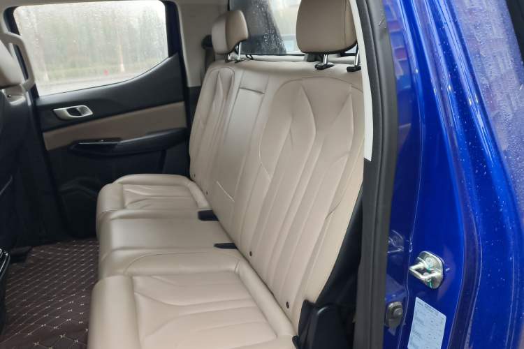 Used Changan Hunter 2024 Knight Edition Flagship Model Dual-Motor All-Wheel Drive Standard Box