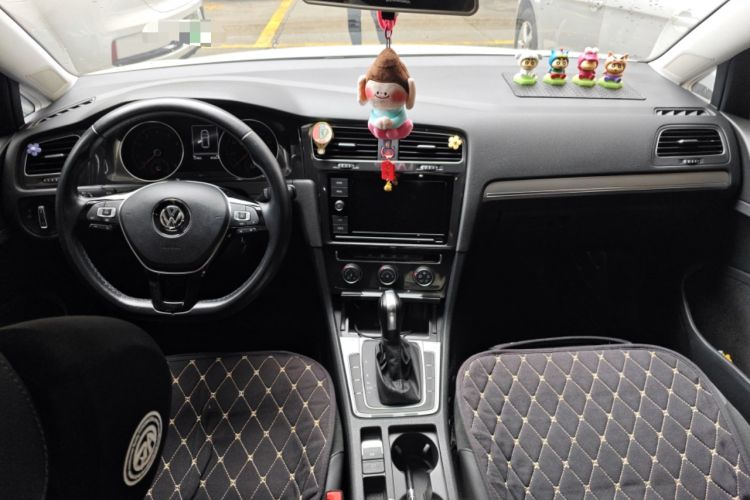 Used Volkswagen Golf 2019 1.6L Automatic Comfort Model China V Standard Center Console