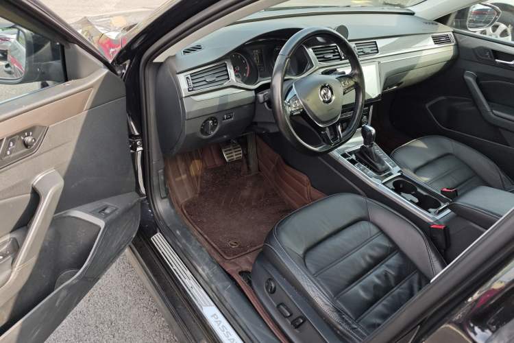 Used Volkswagen Passat 2016 330TSI DSG Luxury Edition Driver Seat