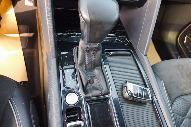 Used Volkswagen Teramont X 2020 Revised Version 330TSI Two-Wheel Drive Prestige Luxury Edition Gear Lever