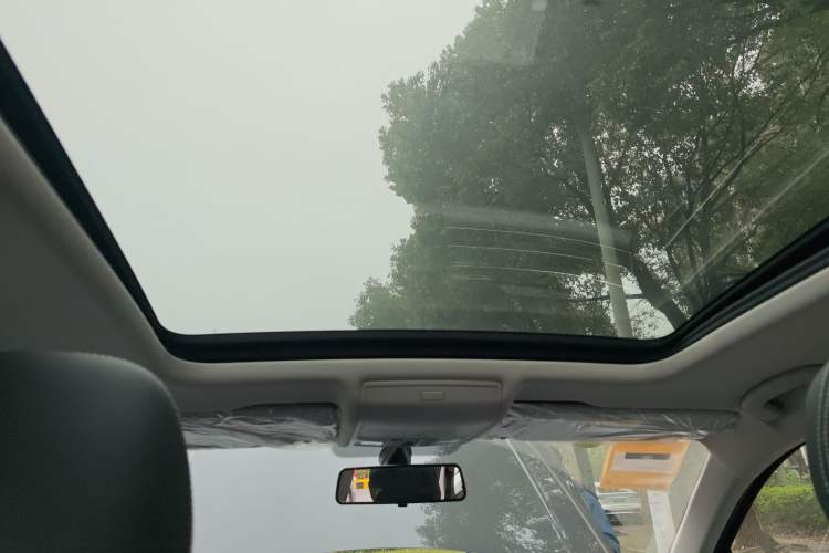 Used Volkswagen Tiguan L 2025 Model, Outstanding Version, 300TSI Automatic Two-Wheel Drive Longteng Edition Headliner