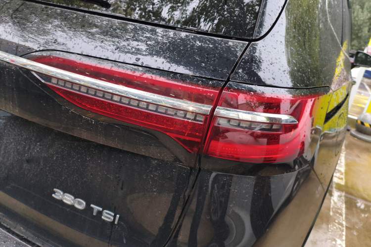 Used Volkswagen Viloran 2022 380TSI Luxury Edition