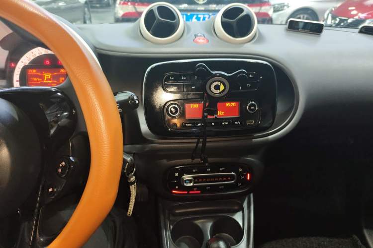 Used smart forfour 2016 1.0L 52 kW Dynamic Edition