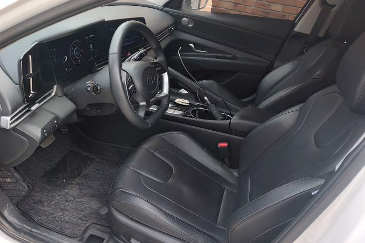 Used Hyundai Elantra 2022 1.5L CVT LUX Prestige Edition
