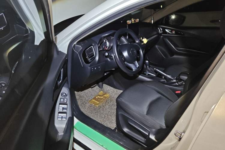 Used Mazda 3 Axela 2016 Sedan 1.5L Automatic Comfort Model
