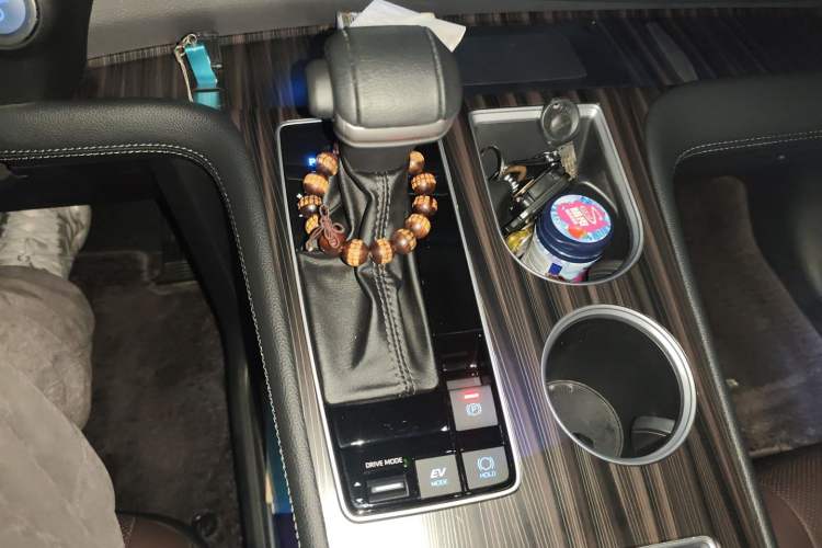 Used Toyota SIENNA 2021 2.5L Hybrid Platinum Edition Gear Lever