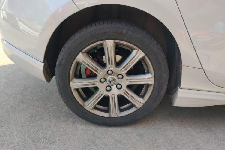 Used Volvo V40 2017 T3 Zhiya Edition Exterior 4