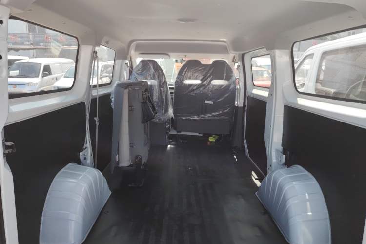 Used SAIC MAXUS Dana V1 2025 V1 Short Wheelbase Low-Roof Multi-Function Version (42 kWh)