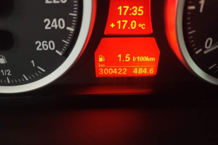 Used BMW X6 2009 xDrive35i Odometer Close Up