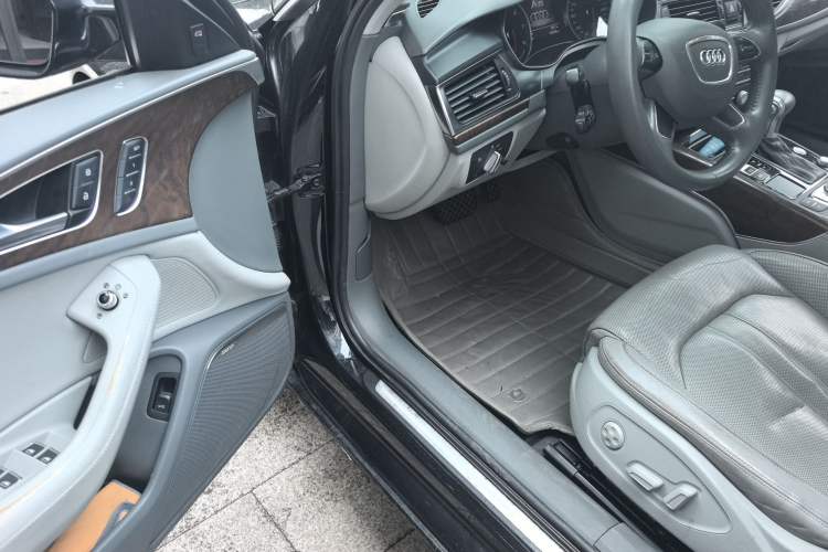 Used Audi A6L 2012 35 FSI quattro Luxury Model
