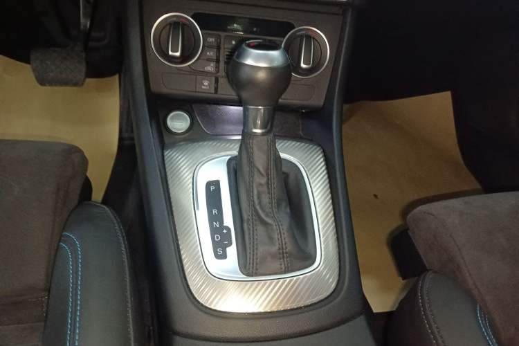 Used Audi Q3 2017 40 TFSI quattro all-wheel-drive sport model
