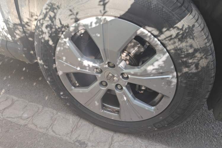 Used Baojun 530 2020 1.5T Manual Comfort Version 6 Seats Right Front Wheel Hub