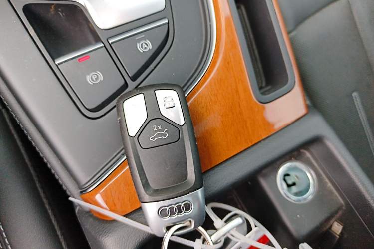 Used Audi A4L 2020 40 TFSI Fashionable and Elegant Model
