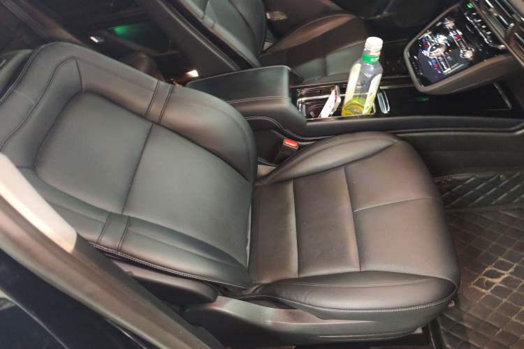 Used Lincoln Corsair 2022 2.0T Two-Wheel Drive Deluxe Edition Right Front Seat