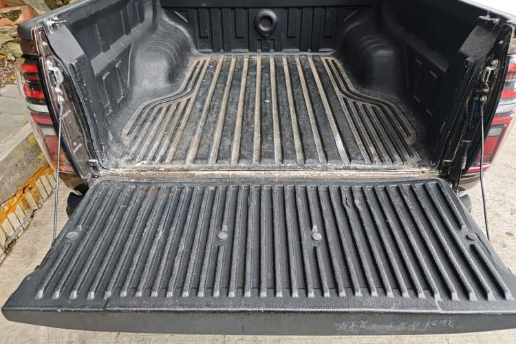 Used Great Wall Poer 2021 2.0T Global Version Passenger Automatic Diesel Two-Wheel Drive Comfort Trim Standard Cab GW4D20M
