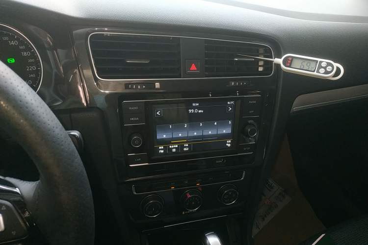 Used Volkswagen Golf 2018 1.6L Automatic Comfort Model Audio And AC Panel