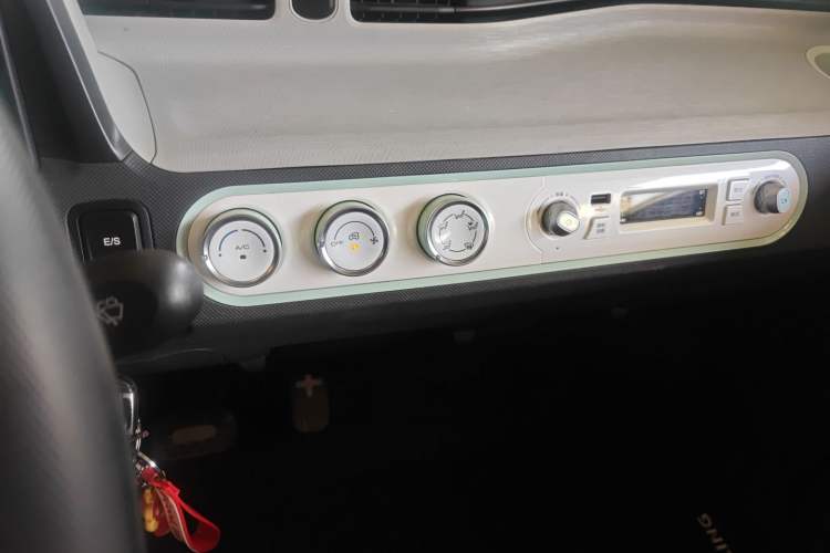 Used Wuling Hongguang MINIEV 2021 Macaron Premium Model – Lithium Iron Phosphate Audio And AC Panel