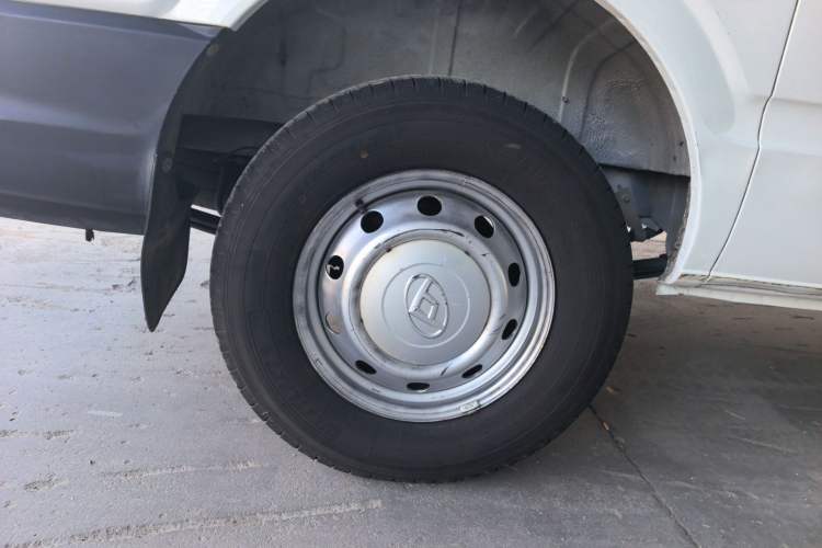 Used SAIC MAXUS Xintu V80 2019 2.5T Classic Model 6-Speed Manual – Aotong Long Wheelbase High-Roof 7-Seater