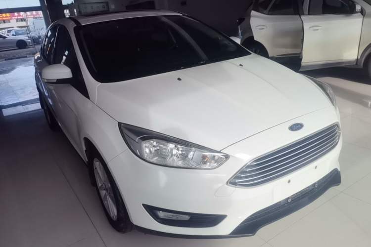 Used Ford Focus 2018 Sedan Classic 1.6L Automatic Trendy SmartDrive Edition Front Right 45 Deg