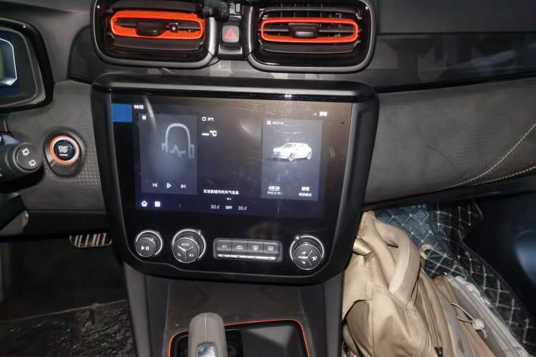 Used Lynk & Co 02 Hatchback 2021 2.0TD Halo Driving Control Kit Edition Audio And AC Panel