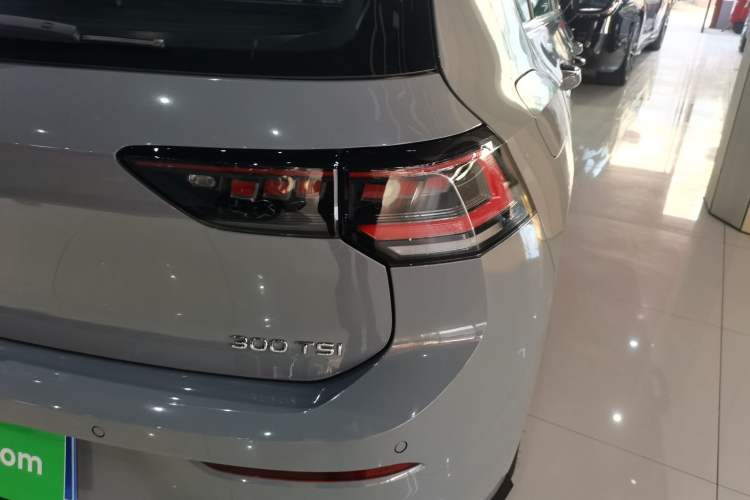 Used Volkswagen Golf 2025 Facelift 300TSI R-Line
