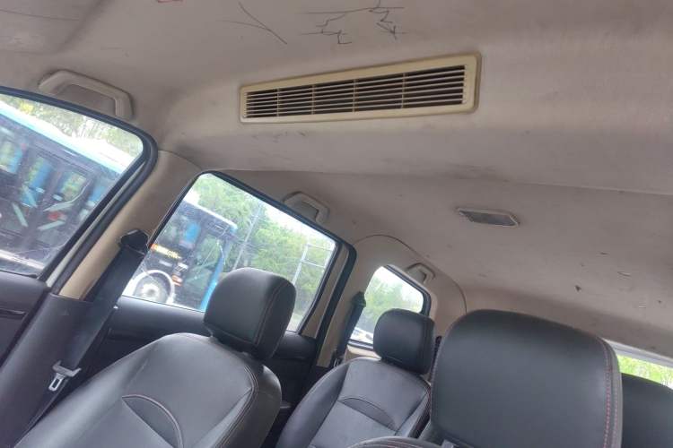 Used Dongfeng Fengon 360 2015 1.5L Manual Luxury 7-Seater China IV Standard
