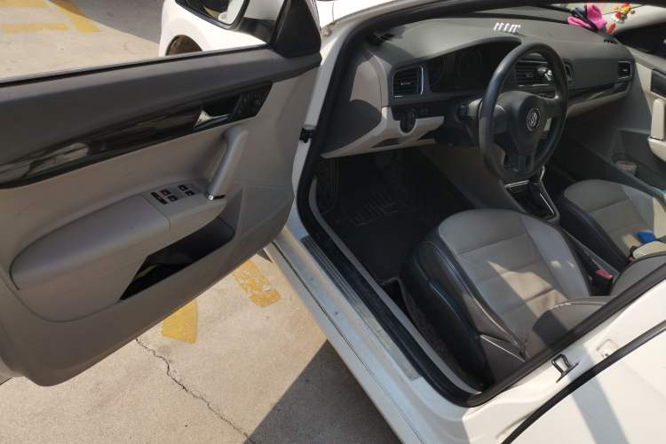 Used Volkswagen Gran Lavida 2013 1.6L Automatic Comfort Model