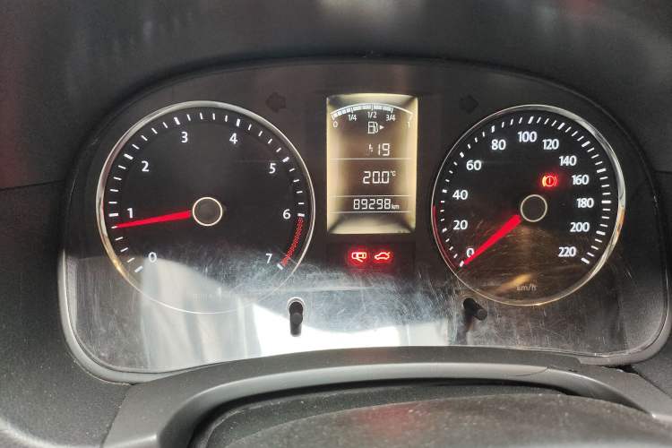 Used Volkswagen Lavida 2011 1.6L Manual - Premium Edition Odometer Close Up