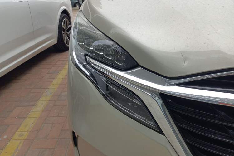 Used Buick GL8 2020 ES Land Cruiser 653T Comfort Edition Right Front Headlight