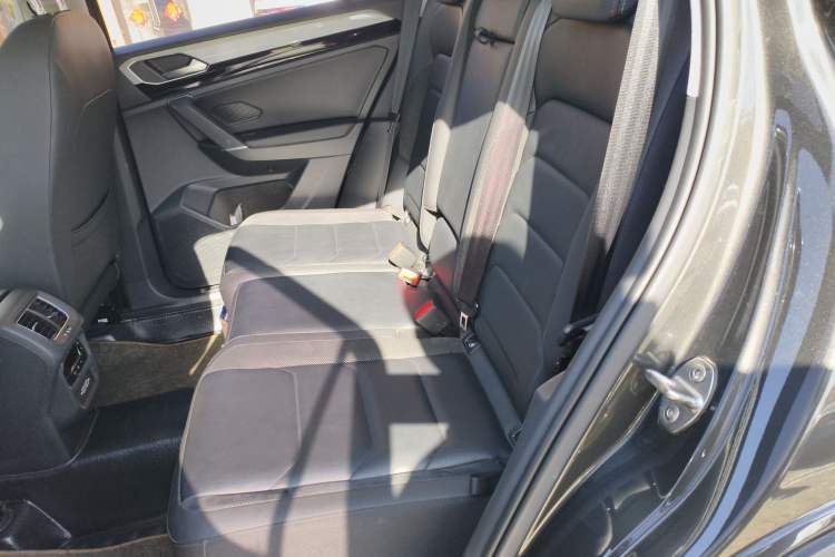 Used Volkswagen Tayron 2020 330TSI Two-Wheel Drive Luxury Smart Connectivity Version Left Rear Seat